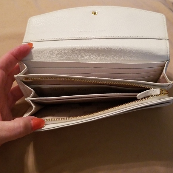 Authentic white Michael Kors wallet - Picture 5 of 6